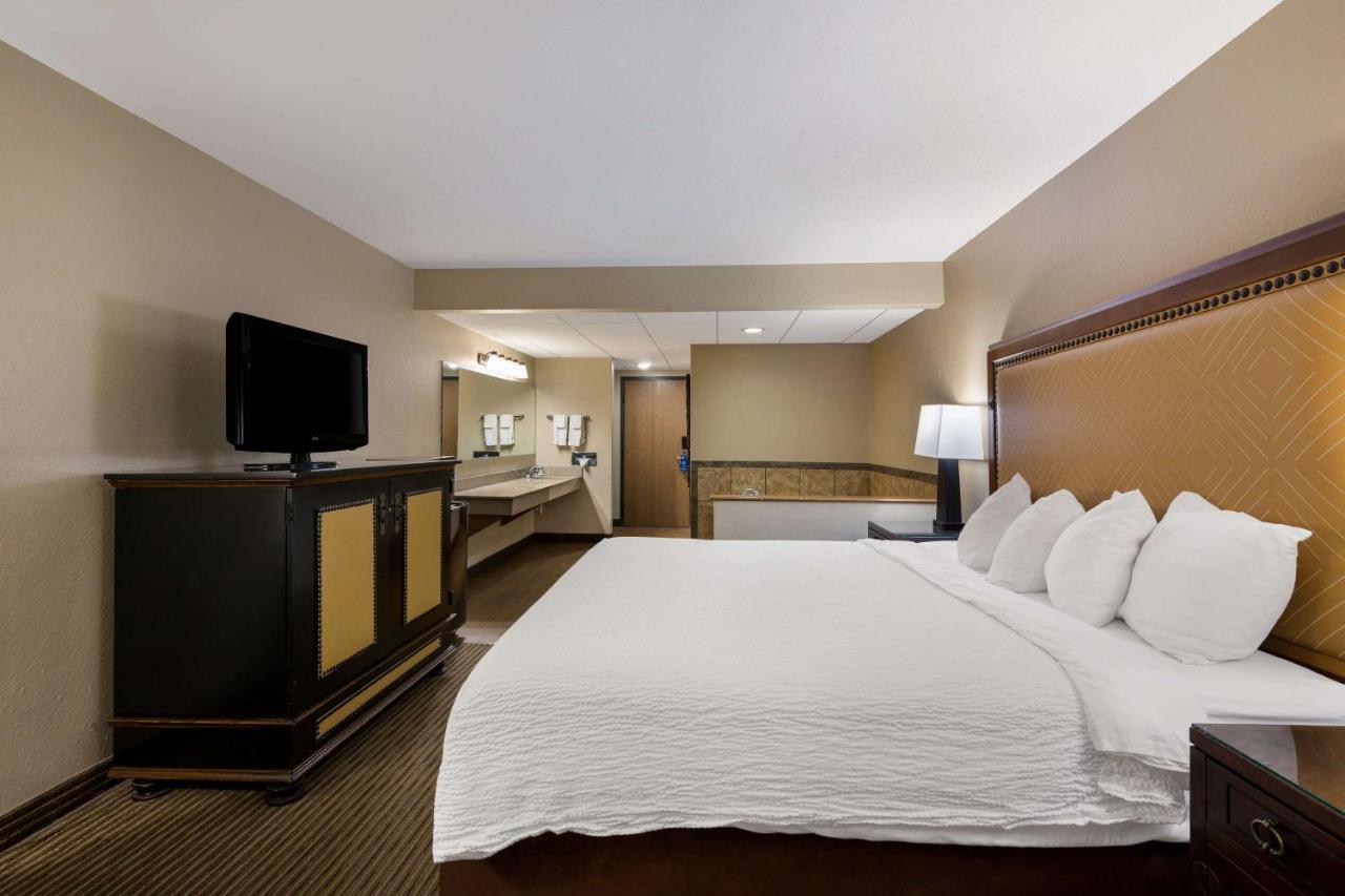 Revel Hotel Minot, Surestay Collection By Best Western エクステリア 写真