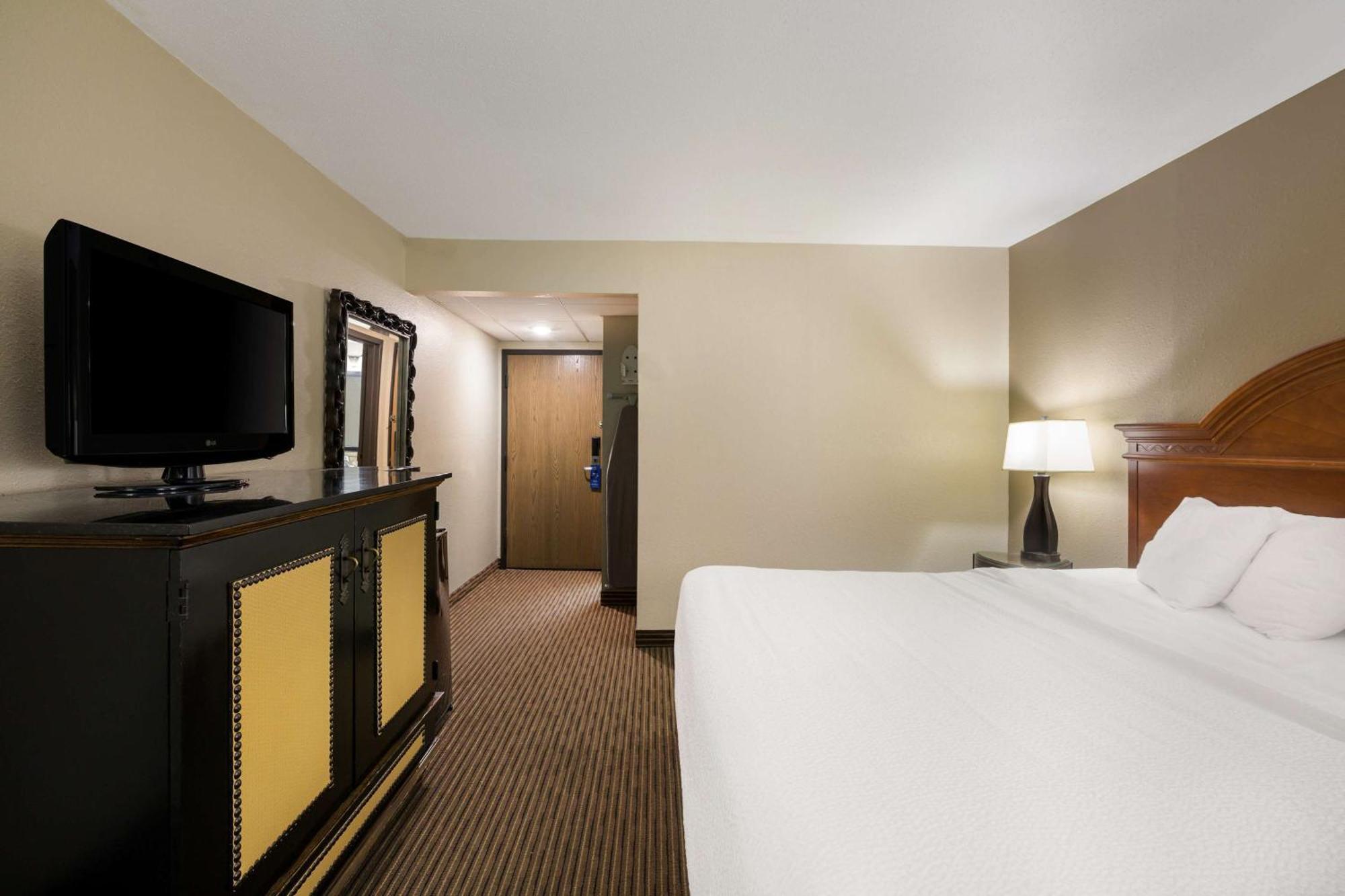 Revel Hotel Minot - Surestay Collection By Best Western エクステリア 写真