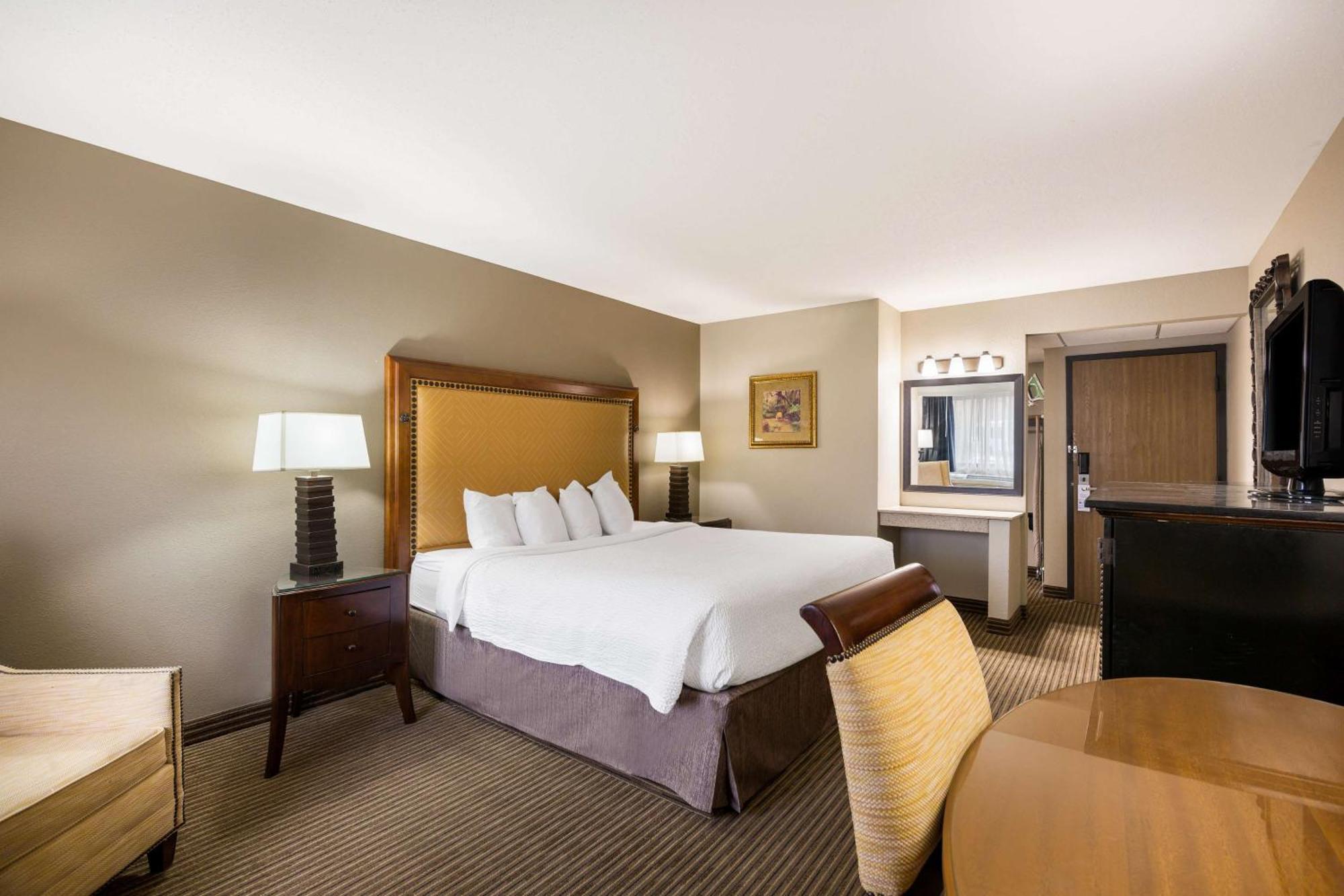 Revel Hotel Minot - Surestay Collection By Best Western エクステリア 写真