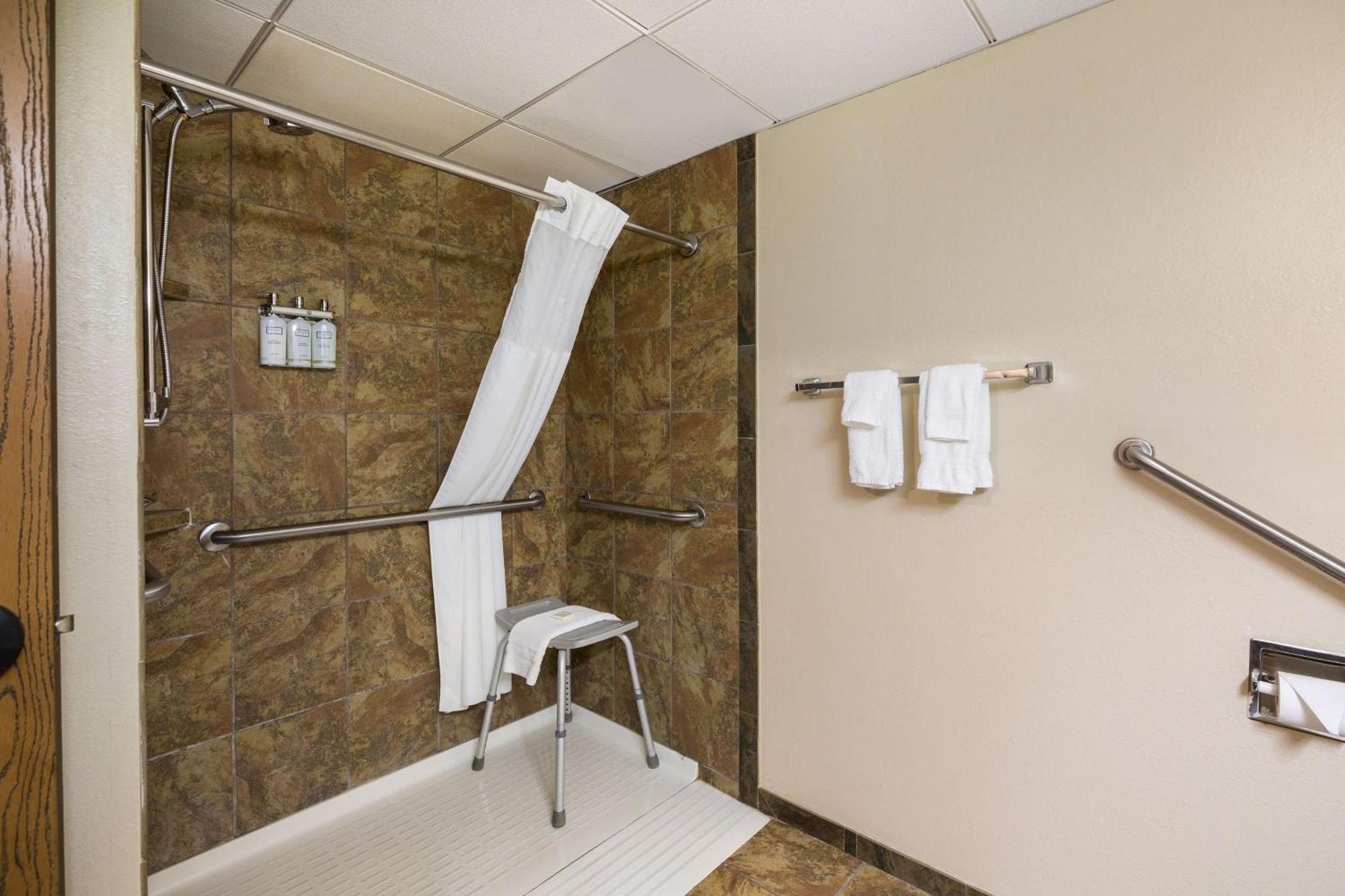 Revel Hotel Minot - Surestay Collection By Best Western エクステリア 写真