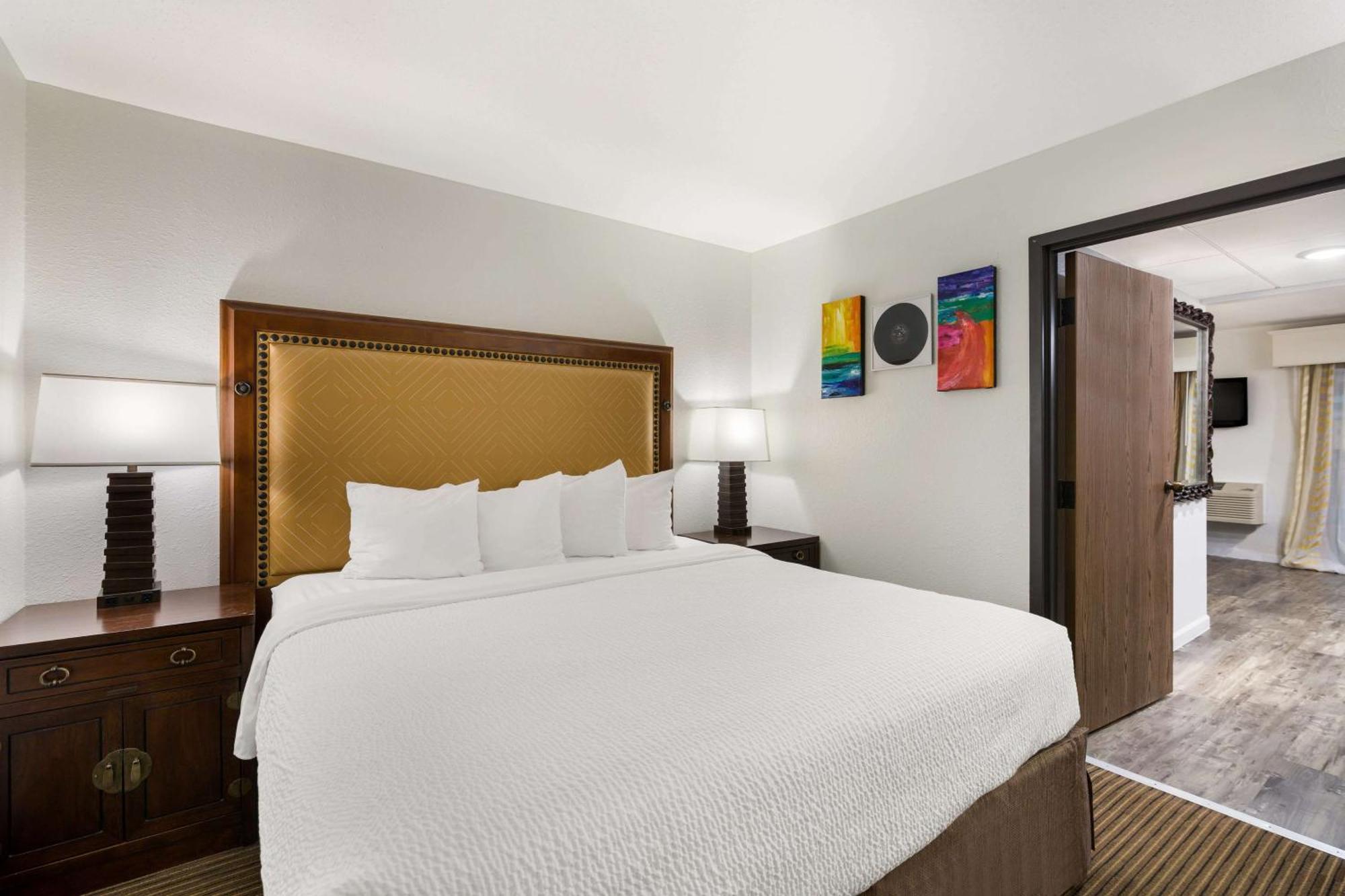 Revel Hotel Minot - Surestay Collection By Best Western エクステリア 写真