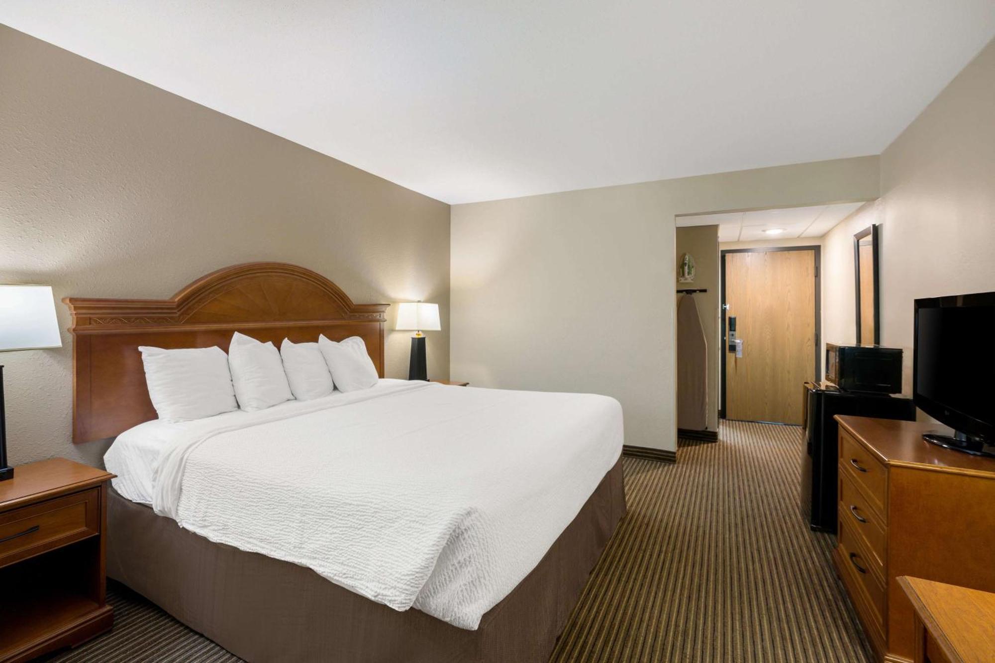 Revel Hotel Minot - Surestay Collection By Best Western エクステリア 写真