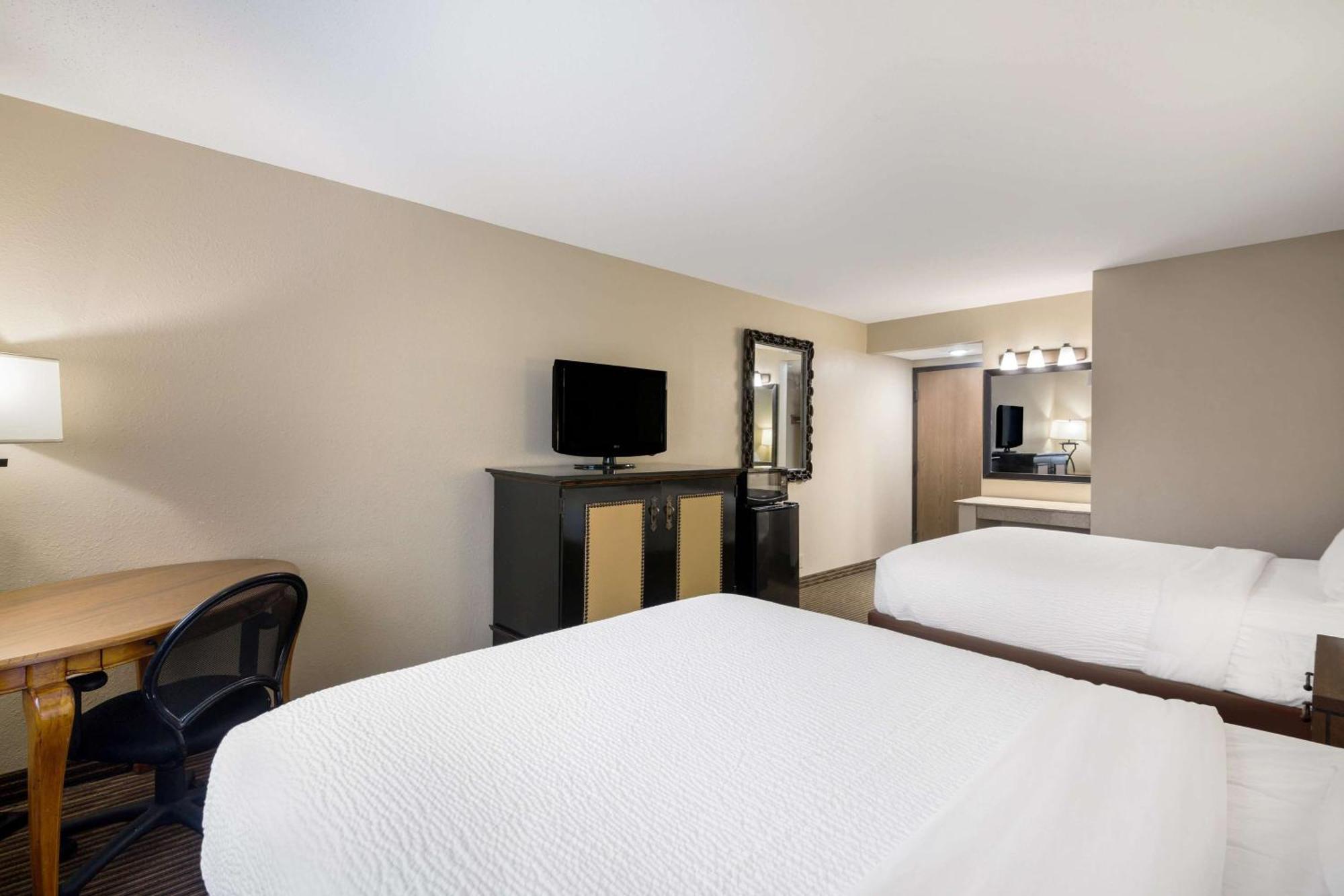 Revel Hotel Minot - Surestay Collection By Best Western エクステリア 写真