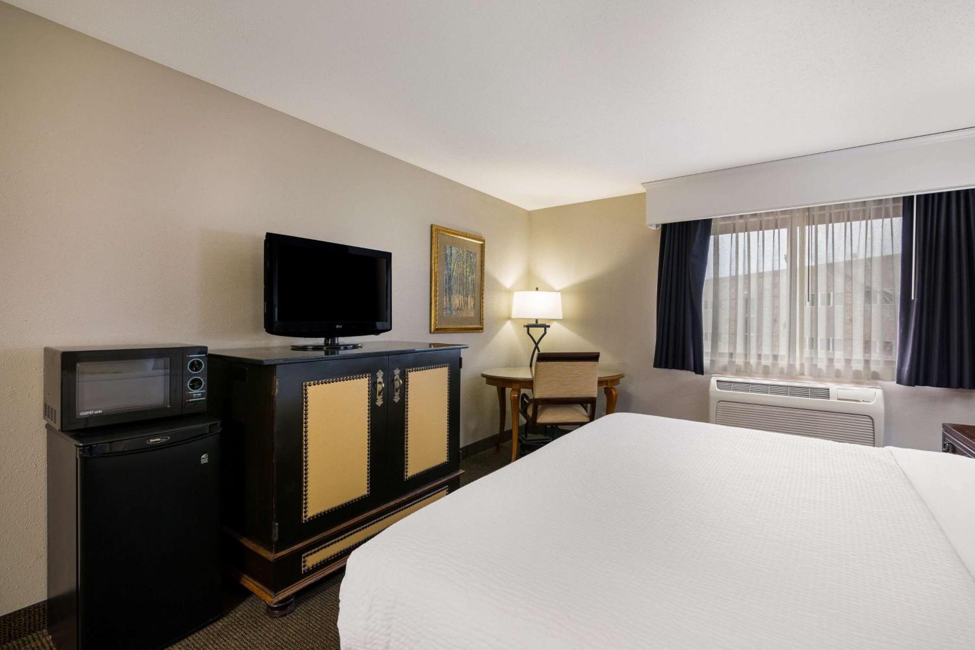 Revel Hotel Minot - Surestay Collection By Best Western エクステリア 写真