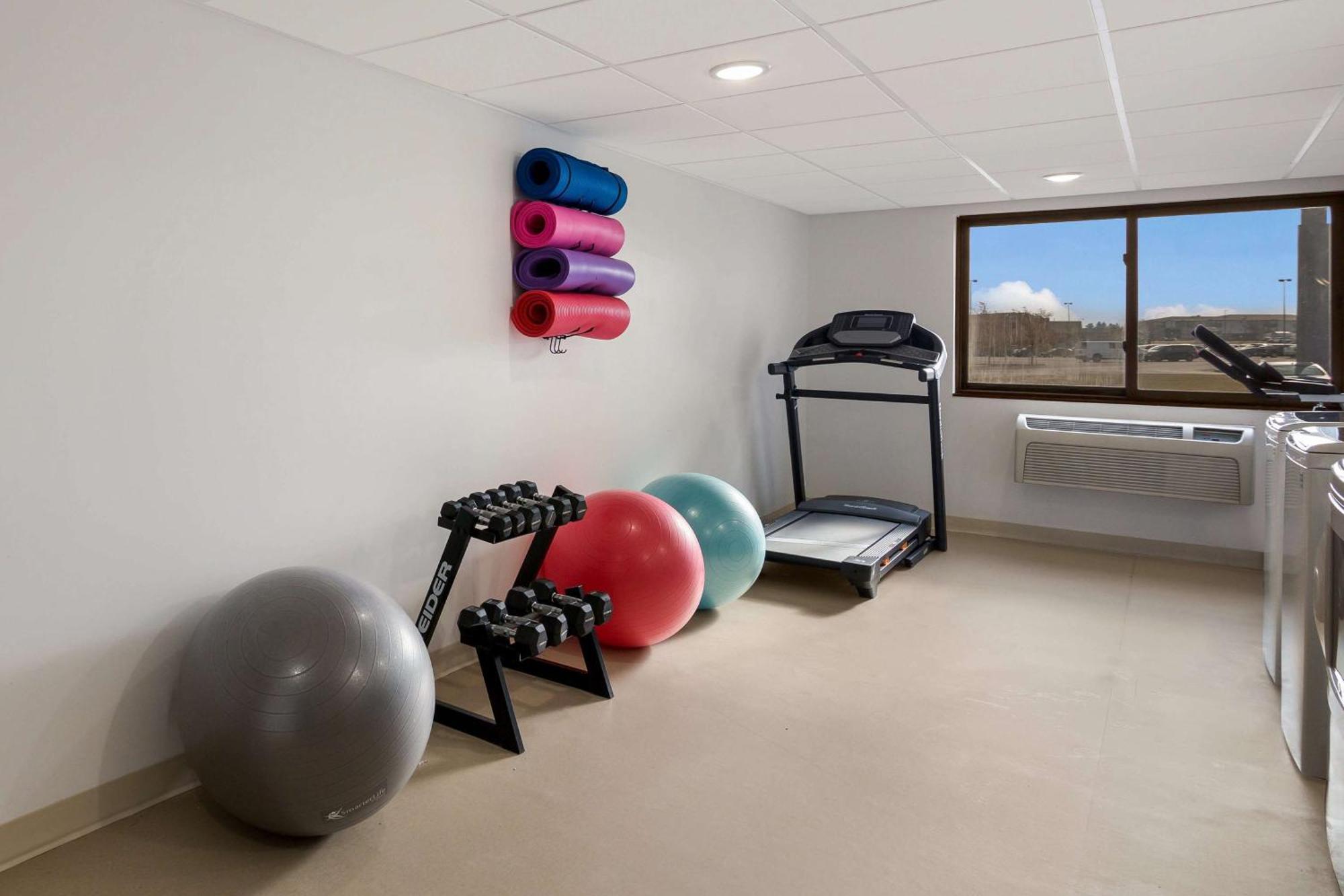Revel Hotel Minot - Surestay Collection By Best Western エクステリア 写真