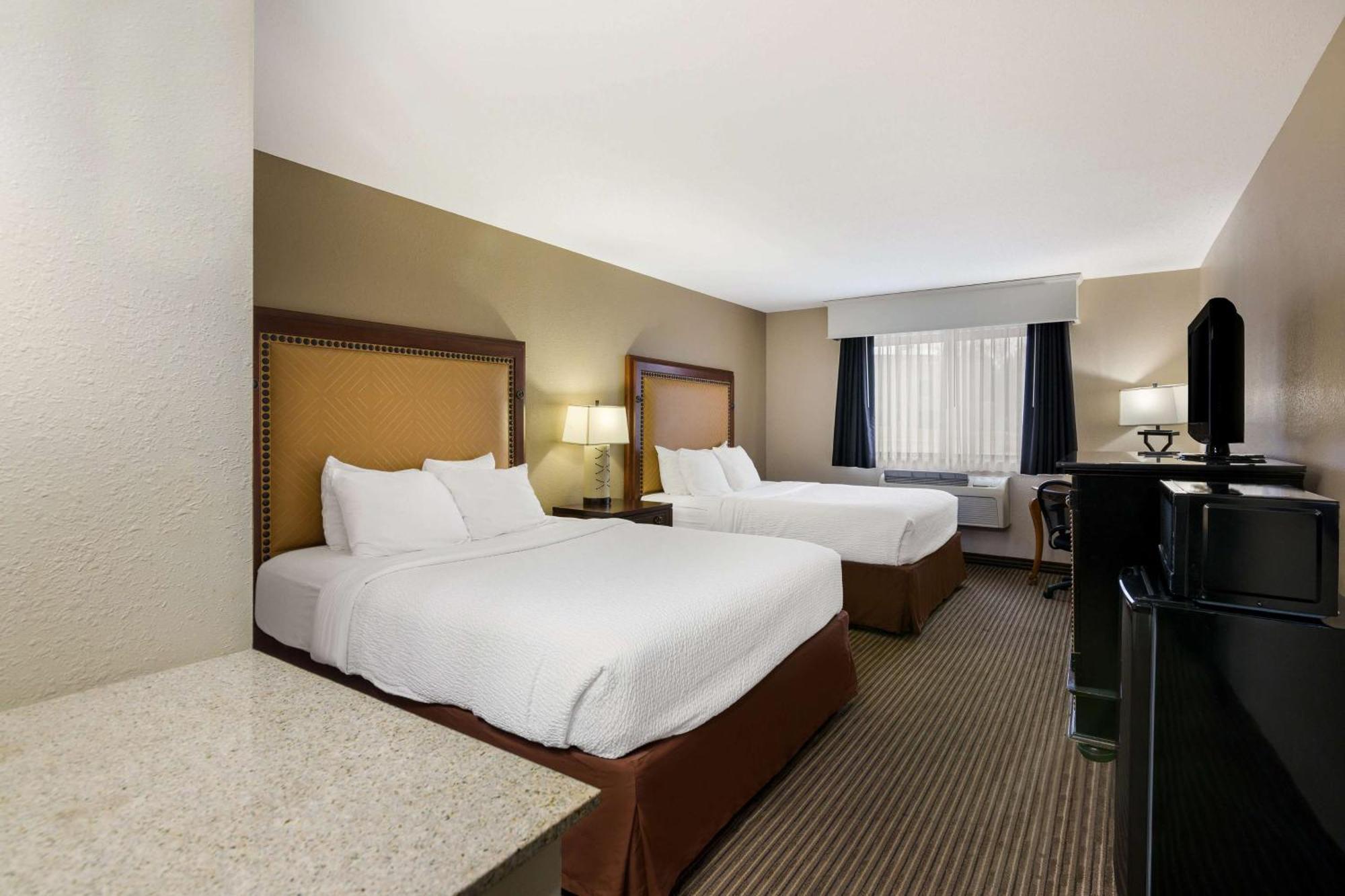 Revel Hotel Minot - Surestay Collection By Best Western エクステリア 写真
