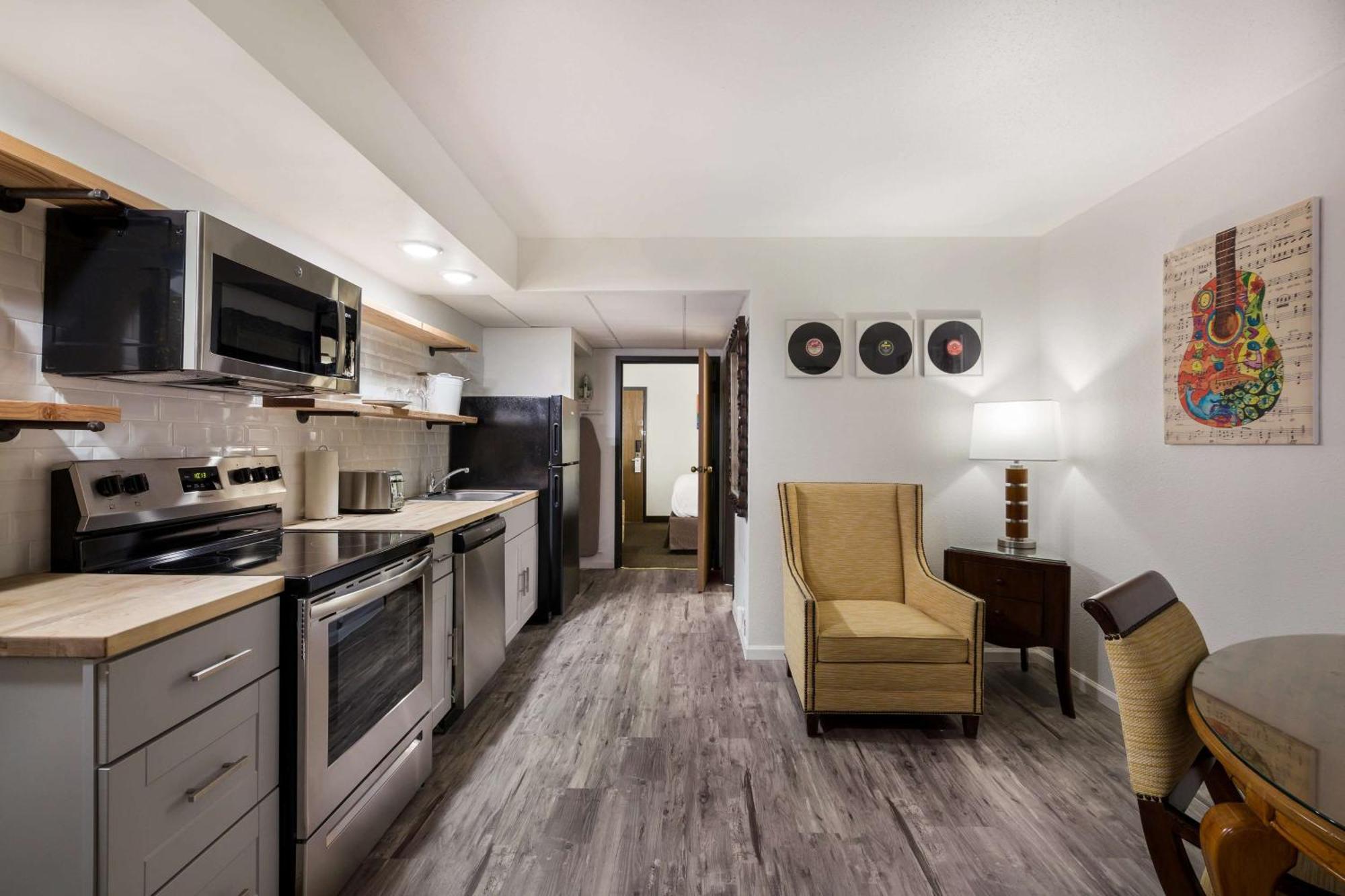 Revel Hotel Minot - Surestay Collection By Best Western エクステリア 写真